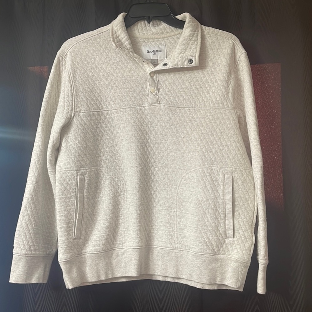 Goodfellow & Co pullover size large. Off white color. Pockets in front.